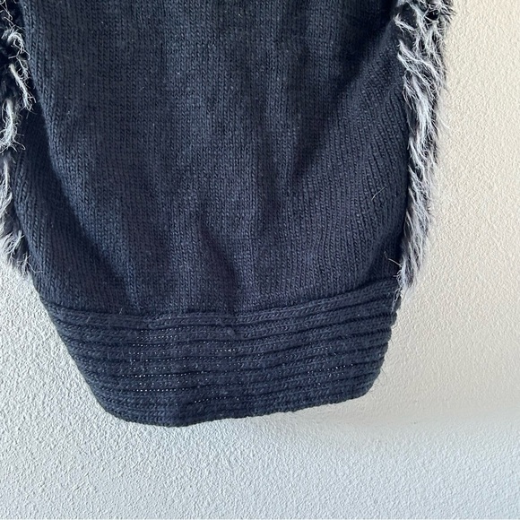 Collection Eighteen Women’s Circle Cadigan Knit Vest M/L Black Faux Fur Goblin - Picture 7 of 10